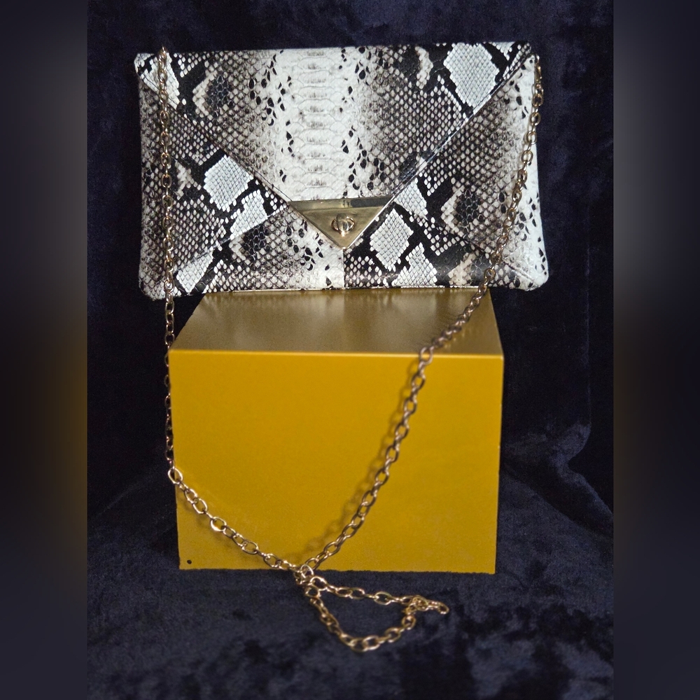 Snakeskin Pattern Chain Shoulder Bag